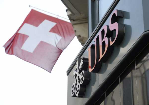 Δεσμεύονται οι τραπεζικοί λογαριασμοί των καταθετών της UBS