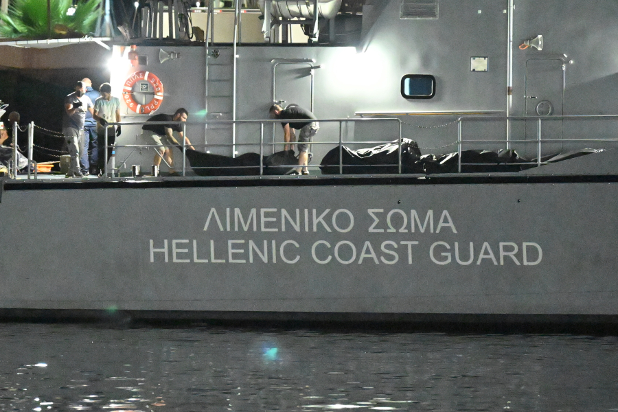 Ανείπωτη τραγωδία ανοιχτά της Πύλου: Φόβοι για εκατοντάδες θύματα στο ναυάγιο, τριήμερο εθνικό πένθος και ερωτηματικά