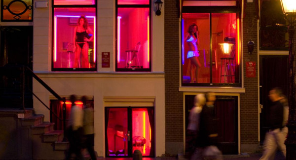 Άμστερνταμ: Σβήνουν... στα «κόκκινα φανάρια»