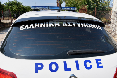 Κρήτη: Έβαλε 40.000 ευρώ σε πλαστική σακούλα και περίμενε να περάσουν να τα πάρουν...«αστυνομικοί»