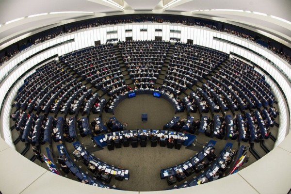Όλα τα πολιτικά κόμματα στο ευρωκοινοβούλιο υποστήριξαν τη συμφωνία Ελλάδας - πΓΔΜ