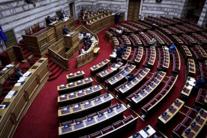 Στη Βουλή το πολυνομοσχέδιο για απονομή ιθαγένειας, ισότητα των φύλων και εκλογές