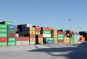 ΕΛΣΤΑΤ: Μείωση στο έλλειμμα εμπορικού ισοζυγίου λόγω πτώσεις εισαγωγών