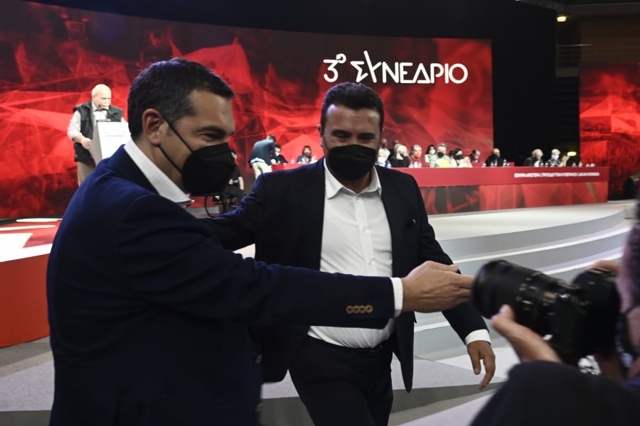 Χαιρετισμός Ζάεφ στο συνέδριο του ΣΥΡΙΖΑ: «Με τον Αλέξη συνεργαστήκαμε για την ειρήνη» - Τι είπε στα ελληνικά