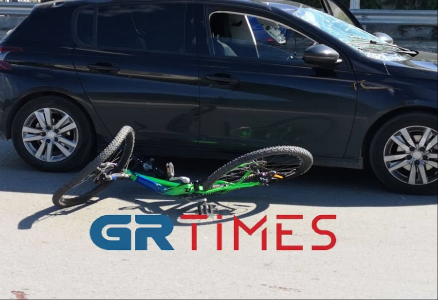 Θεσσαλονίκη: Αυτοκίνητο παρέσυρε και τραυμάτισε σοβαρά ποδηλάτη (βίντεο)