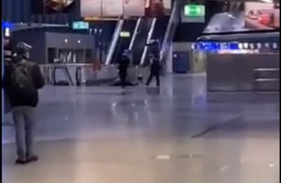 Τρόμος στο αεροδρόμιο της Φρανκφούρτης - Ακινητοποιήθηκε ένοπλος, αποκαλυπτικά βίντεο
