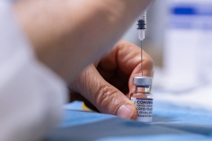 ΕΜΑ: Ξεκίνησε η διαδικασία έγκρισης εμβολίου της Moderna για όλες τις μεταλλάξεις του κορονοϊού
