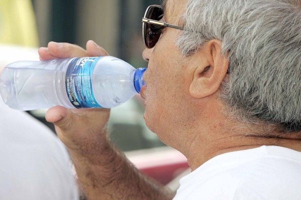Απόγνωση με τις διακοπές νερού στην Θεσσαλονίκη - «Στέγνωσαν» και από εμφιαλωμένα