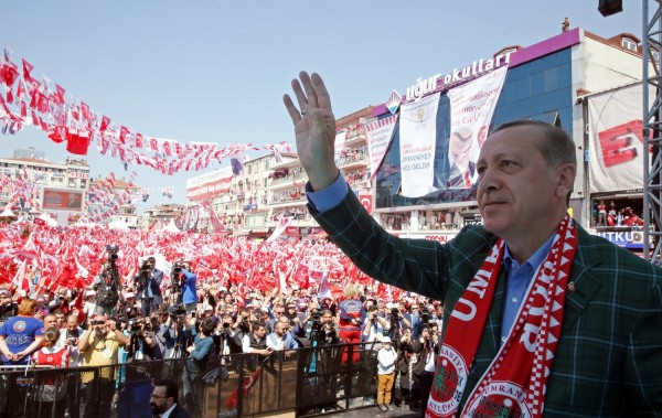Τουρκικό Δημοψήφισμα: Μήνυμα στην Δύση ζητά ο Ερντογάν να στείλουν οι Τούρκοι