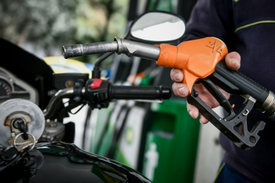 Fuel Pass2: Πότε πληρώνονται το επίδομα βενζίνης όσοι επέλεξαν άυλη ψηφιακή κάρτα