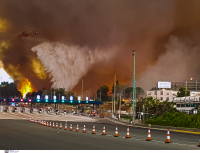 Κόλαση φωτιάς στη βόρεια Αττική: Στα διόδια Αφιδνών οι φλόγες, καίγονται σπίτια στη Δροσοπηγή, εκκενώθηκε το Κρυονέρι (βίντεο, εικόνες)