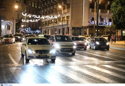 Πόσα άτομα επιτρέπονται στο αυτοκίνητο, τι αλλάζει στις μετακινήσεις για Χριστούγεννα και Πρωτοχρονιά
