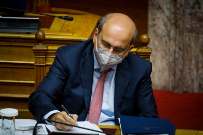 Υπουργείο Εργασίας: «Η θέση της κυβέρνησης είναι ξεκάθαρα υπέρ των τριετιών»