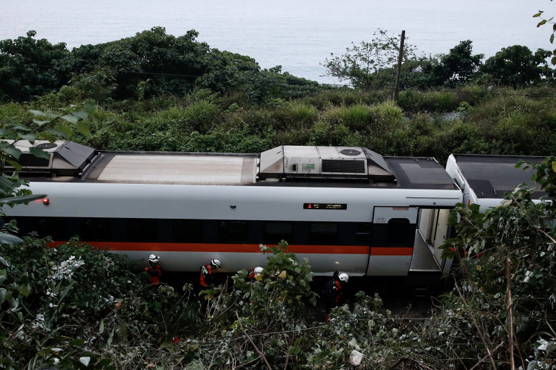 Ταϊβάν: Στους 51 οι νεκροί από το σιδηροδρομικό δυστύχημα