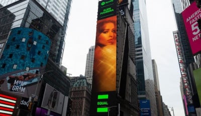 Ελένη Φουρέιρα: Μπήκε σε billboard στην Times Square