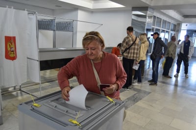 Σε εξέλιξη τα δημοψηφίσματα στην κατεχόμενη Ουκρανία παρά την οργή Ζελένσκι και δυτικών