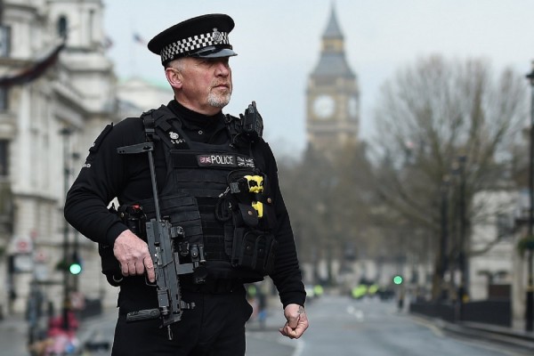 Πυροβολισμοί έξω από το βρετανικό Κοινοβούλιο