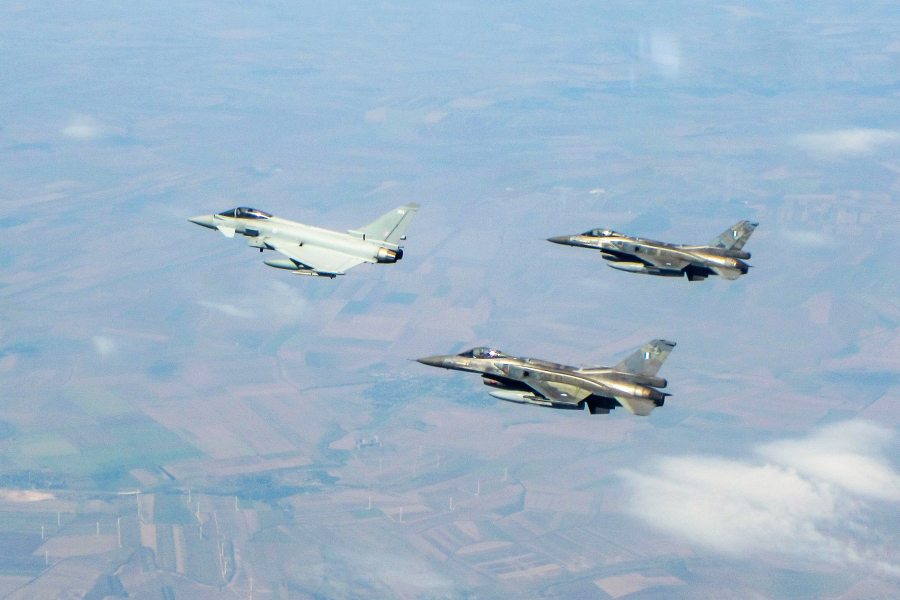 Τουρκική προβοκάτσια: Διαψεύδει η Αθήνα ότι ελληνικοί S-300 «λόκαραν» τουρκικά F-16