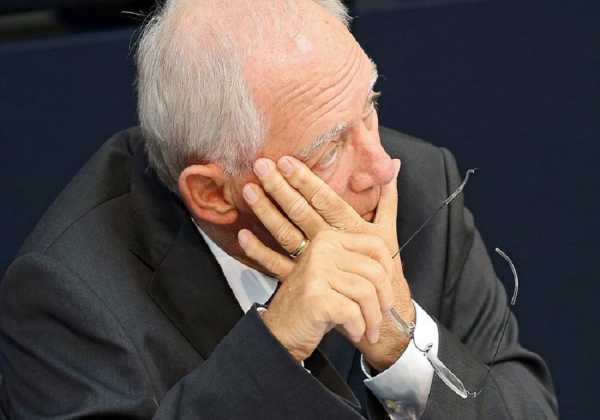 Ο Σόιμπλε απολογείται στη Bundestag για το σκάνδαλο με τα μερίσματα