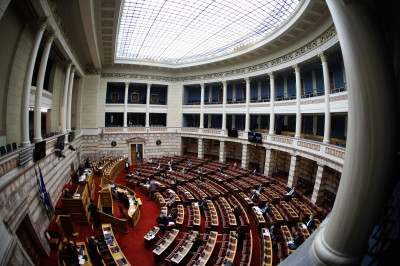 Βουλή: Ακυρώνεται η «Ώρα του πρωθυπουργού» - «Ο Μητσοτάκης το βάζει στα πόδια» λέει ο ΣΥΡΙΖΑ