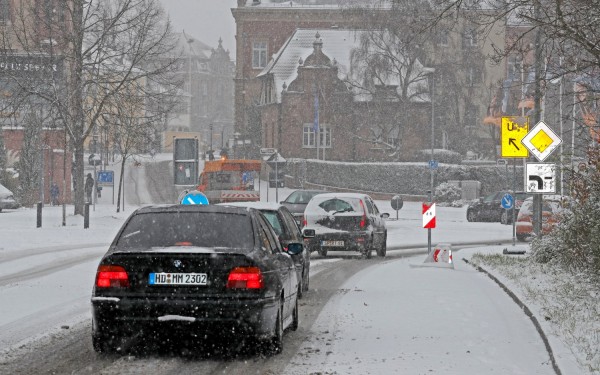 Ακυρώσεις πτήσεων και προβλήματα από τις χιονοπτώσεις στην Γερμανία