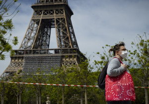 Κορονοϊός Γαλλία: «Αγγίζουν» τα 130.000 τα κρούσματα