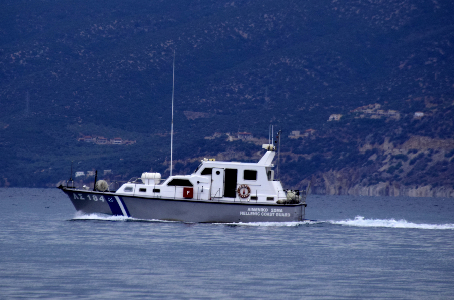 Φολέγανδρος: Βυθίστηκε σκάφος με μετανάστες, ένας νεκρός