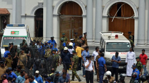 Δεν έχει τέλος το «λουτρό αίματος» στη Σρι Λάνκα: Η στιγμή που ο τρομοκράτης πυροδοτεί τα εκρηκτικά