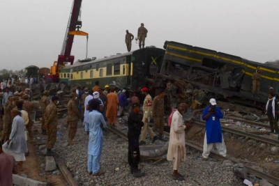 Νέα τραγωδία στο Πακιστάν από σύγκρουση τρένων, τουλάχιστον 43 νεκροί (βίντεο)