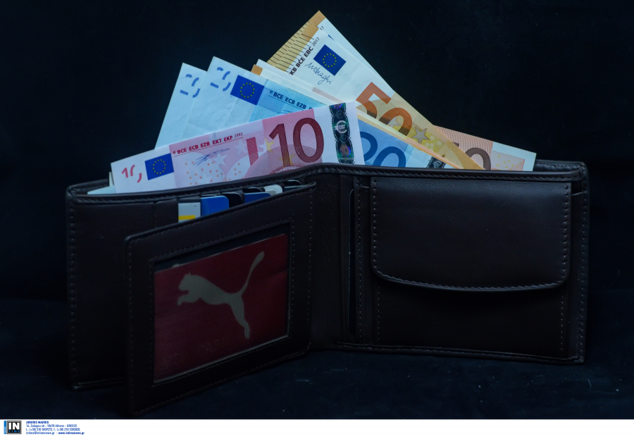 Η νέα χρονιά «μπαίνει» με χρέη 15 δισ. ευρώ για επιχειρήσεις και ιδιώτες