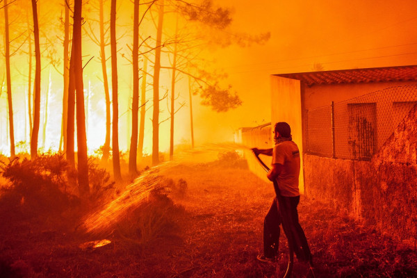 Φονική πυρκαγιά στις ΗΠΑ - Τουλάχιστον 9 άνθρωποι νεκροί, «στάχτη» 6.700 σπίτια
