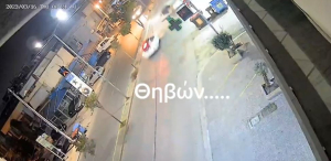 Παρ&#039; ολίγον τραγωδία με αδιανόητη κίνηση οδηγού στη Θηβών: Το σοκαριστικό βίντεο - ντοκουμέντο