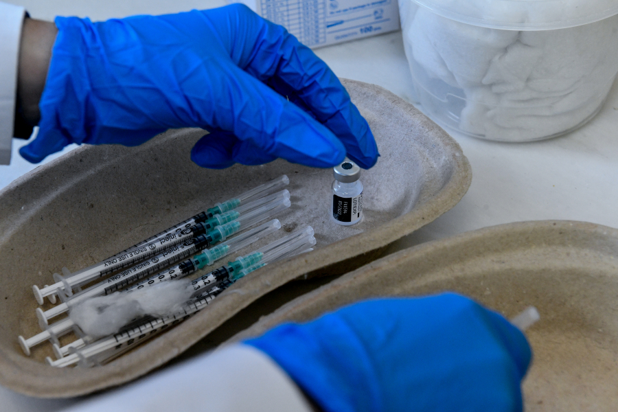 Αχαΐα: Ύποπτη για «ανυπακοή» στο εμβόλιο κλήθηκε φαρμακοποιός νοσοκομείου