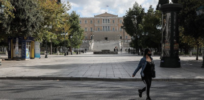Σε σκληρό lockdown η μισή Ελλάδα με κλειστά σχολεία έως 29 Μαρτίου, χαρταετός και κούλουμα με μέτρα