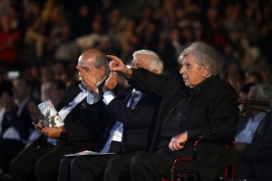 Μίκης Θεοδωράκης: Εξευτελιστικό μια κυβέρνηση του 20% να αποφασίζει χωρίς να δίνει λογαριασμό