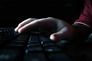 ΗΠΑ: Διώξεις σε 4 άτομα για την παραβίαση πάνω από 500 εκατ. e-mail