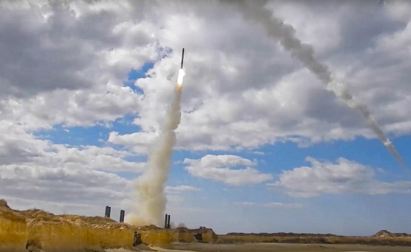 Η Μόσχα «χτύπησε» με πυραύλους στρατιωτικό εξοπλισμό που έστειλαν ΗΠΑ και ΕΕ στην Ουκρανία