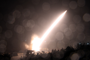 Bloomberg: Η Τουρκία προχώρησε στη δοκιμή βαλλιστικού πυραύλου μικρού βεληνεκούς