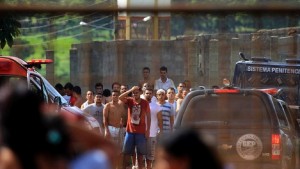 Βραζιλία: Περίπου 100 δραπέτες συνεχίζουν να διαφεύγουν τη σύλληψη μετά την εξέγερση σε φυλακή