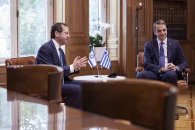 Συνάντηση Κυριάκου Μητσοτάκη με πρόεδρο Ισραήλ, «άριστες, στρατηγικές σχέσεις των δύο χωρών»
