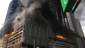 Πυρκαγιά σε ουρανοξύστη κατοικιών στο Ντουμπάι