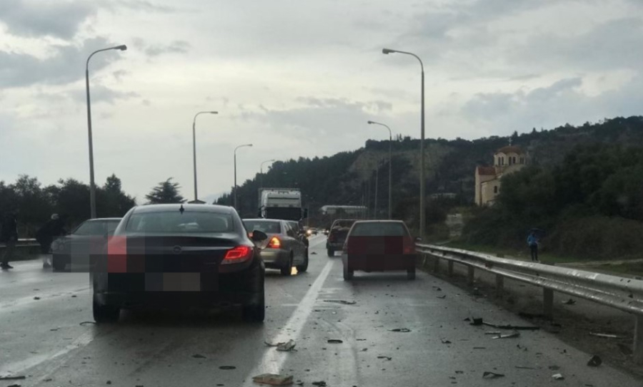 Kαραμπόλα 6 οχημάτων στην Περιφερειακή οδό της Θεσσαλονίκης
