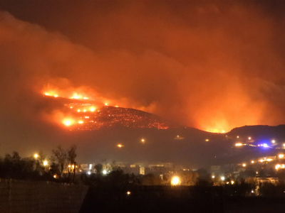 Φωτιά: Δύσκολη νύχτα για την Τήνο - Φτάνουν ενισχύσεις στο νησί της Παναγίας