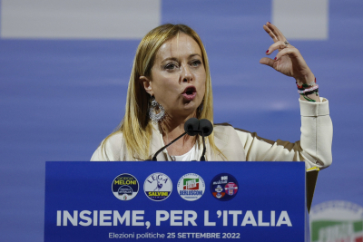Άνοιξαν οι κάλπες για τις εκλογές στην Ιταλία: Ανησυχία στην ΕΕ με την άνοδο της ακροδεξιάς -Όλα δείχνουν νίκη της Μελόνι