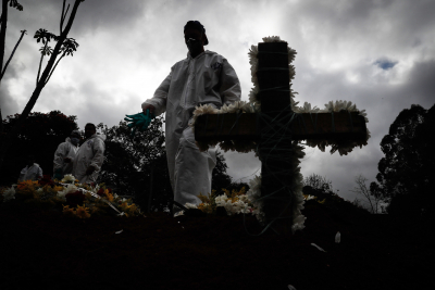 Κορονοϊός: Περισσότεροι από 18.000.000 οι νεκροί της πανδημίας σε παγκόσμιο επίπεδο
