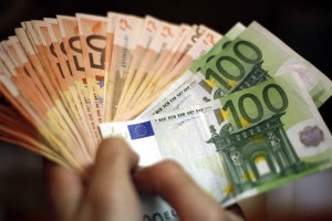 «Τέλος χρόνου» για τα επιδόματα των 400 και 1000 ευρώ, πώς θα τα πληρωθούν άνεργοι και εργαζόμενοι