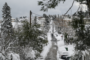 Νέες χιονοπτώσεις από το βράδυ στην Αττική: Πού θα χτυπήσουν τις επόμενες ώρες, «μπόρες χιονιού» και την Τετάρτη
