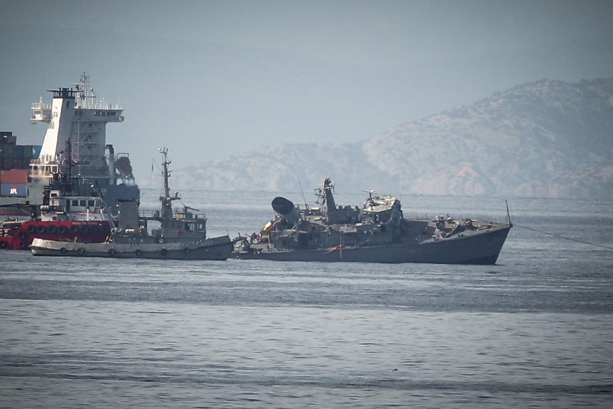 Πειραιάς: Τραυματίες από τη σύγκρουση των πλοίων - Μεγάλη κλίση και εισροή υδάτων στο ναρκοθηρευτικό