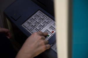 Συντάξεις Νοεμβρίου: Στα ATM τα χρήματα για Δημόσιο, ΙΚΑ, ΝΑΤ - Πότε πληρώνονται οι επικουρικές