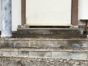 Εικόνες ντροπής στην Αργολίδα: Βεβήλωσαν εκκλησία με ακαθαρσίες ζώων(ΦΩΤΟ)
